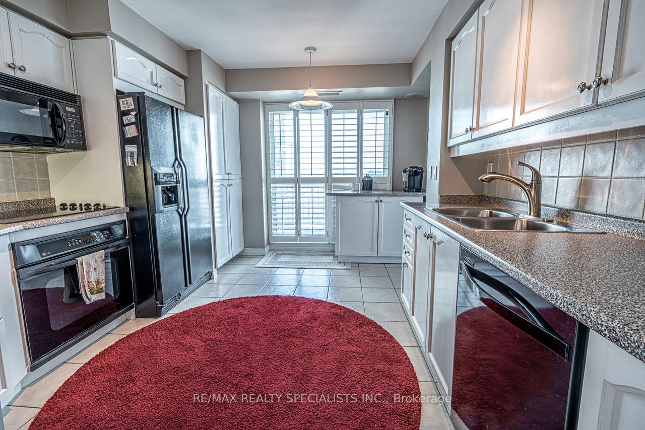2 Bedrooms Condo at 2111 Lake Shore, Toronto For sale