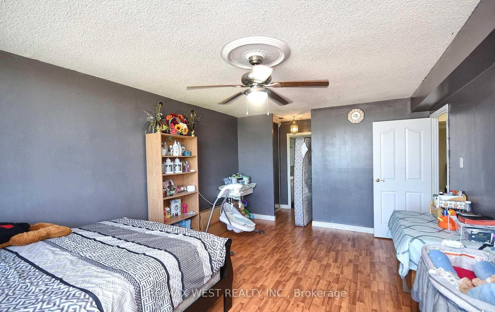 4 Bedrooms Condo at 1 Reidmount, Toronto For sale