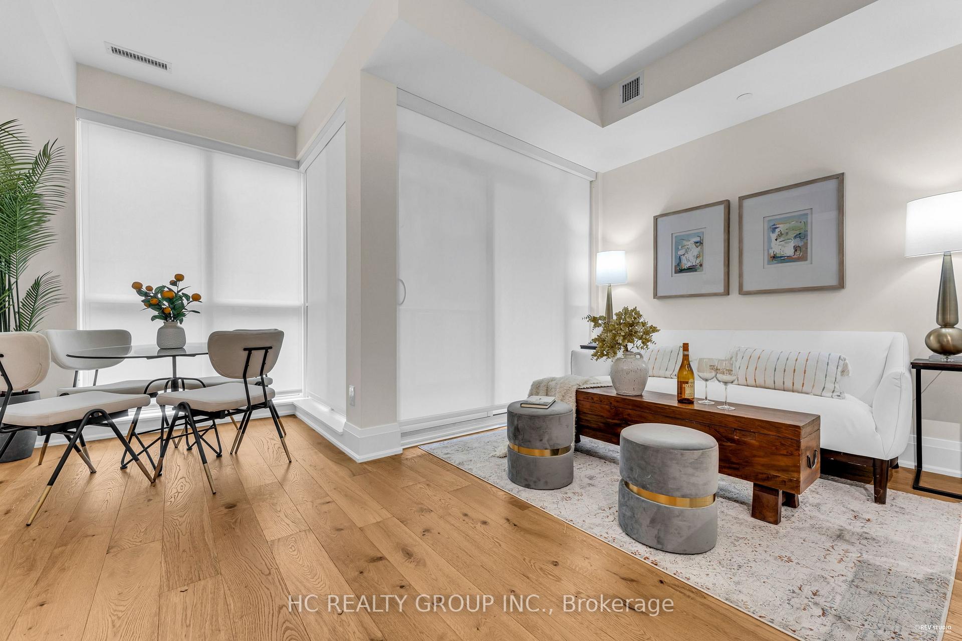 2 Bedrooms Condo at 88 Cumberland,  Toronto For sale