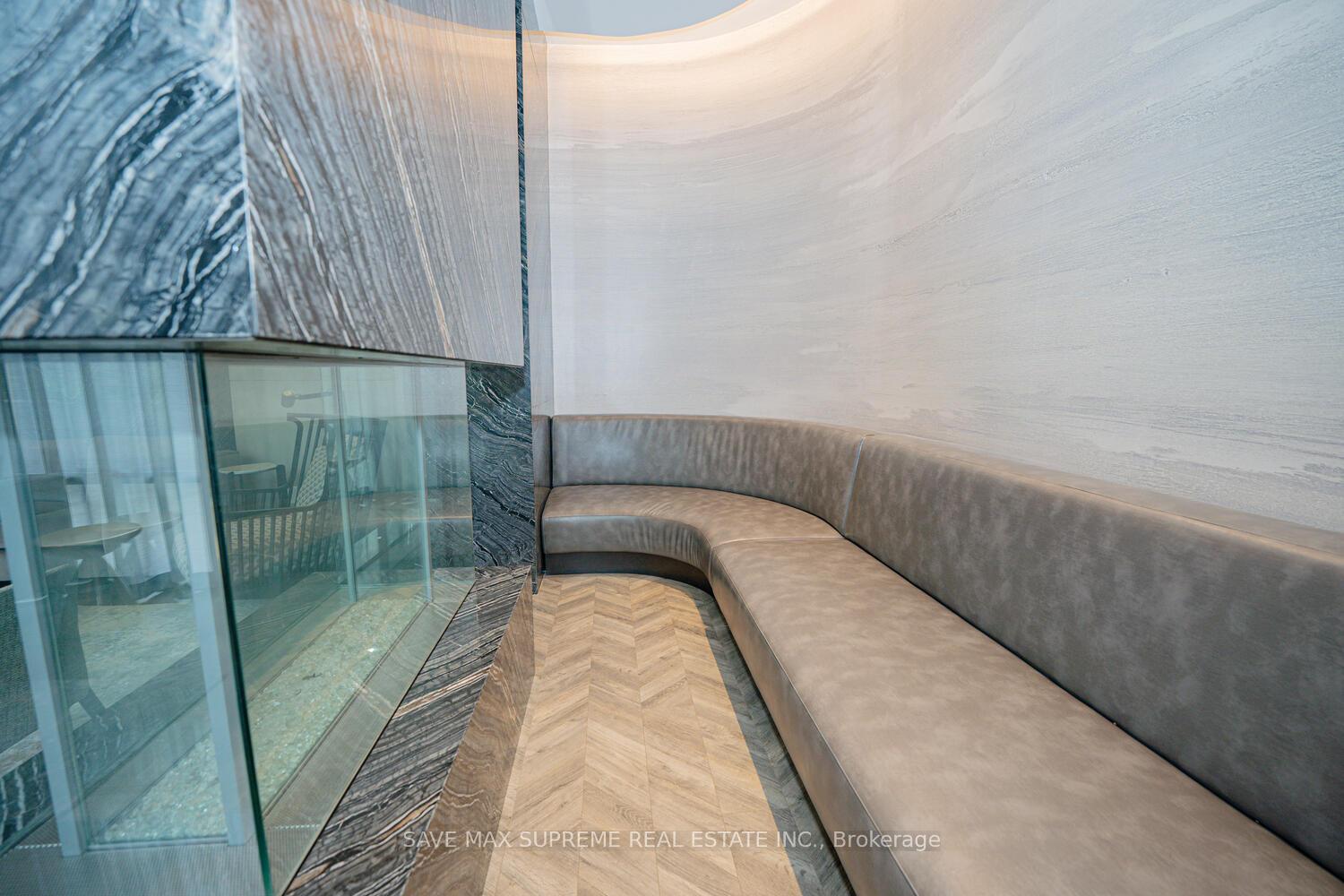 2 Bedrooms Condo at 7 Kenaston, Toronto For sale