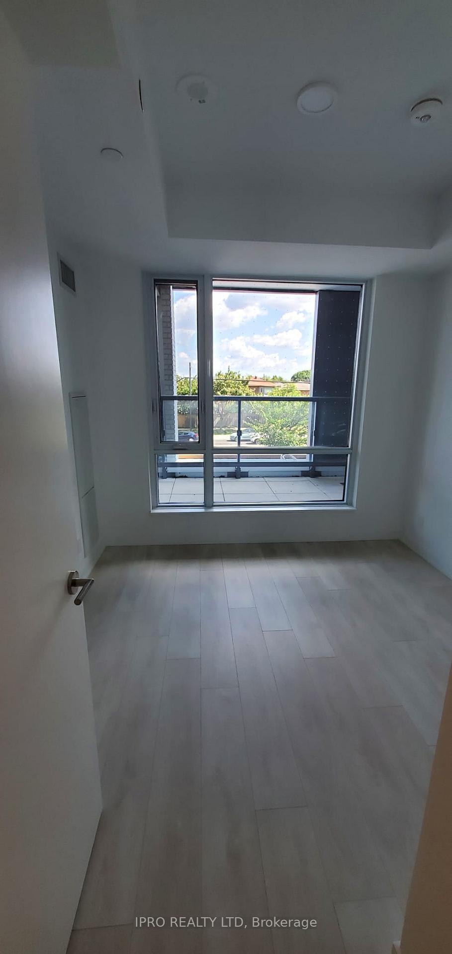 2 Bedrooms Condo at 7950 Bathurst, Vaughan For sale