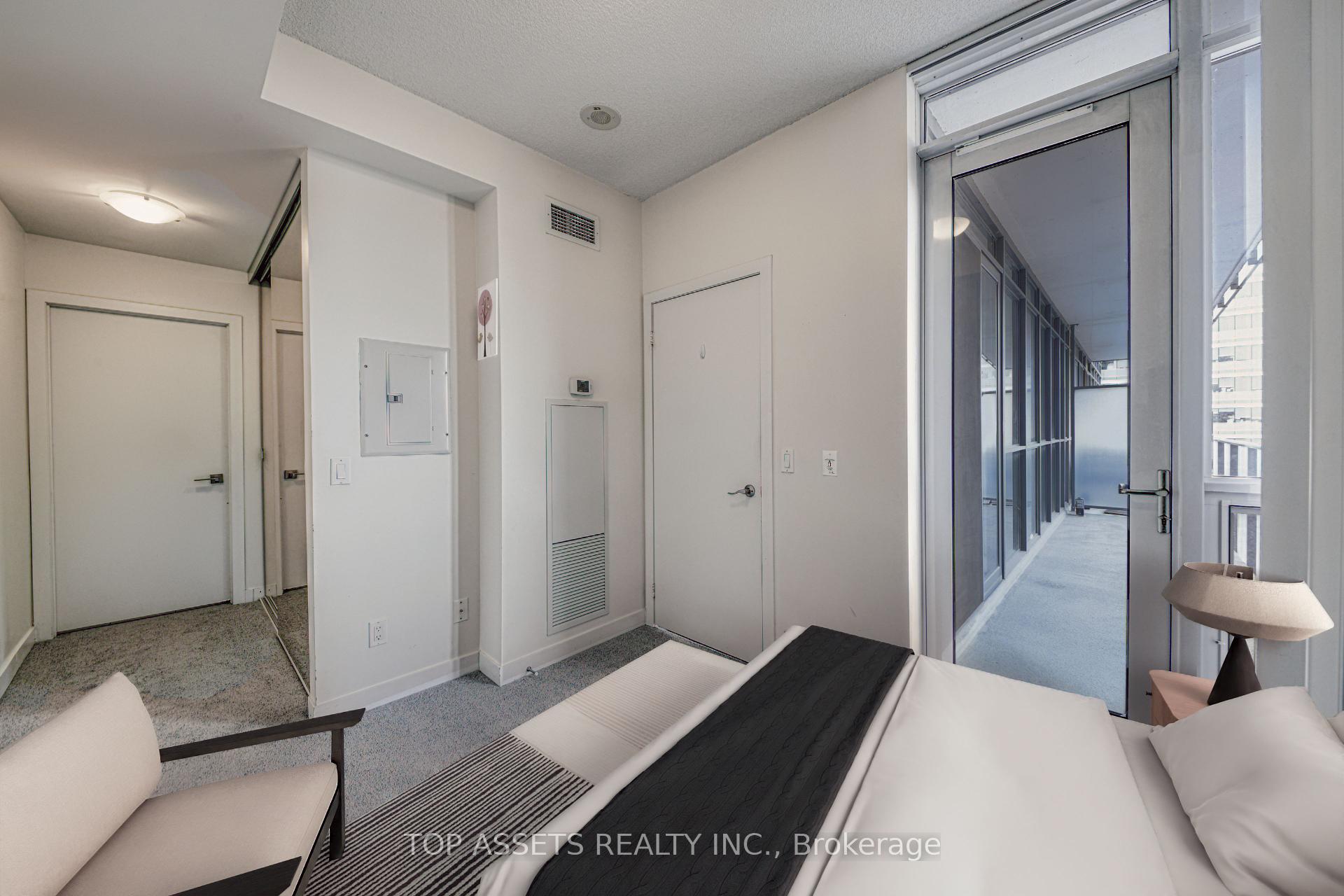 3 Bedrooms Condo at 770 Bay, Toronto For sale