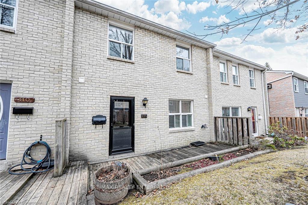 4 Bedrooms Condo at 1050 Shawnmarr, Mississauga For sale