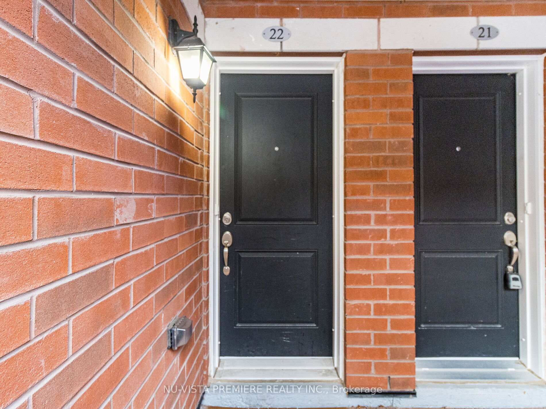 2 Bedrooms Condo at 2488 Post, Oakville For sale