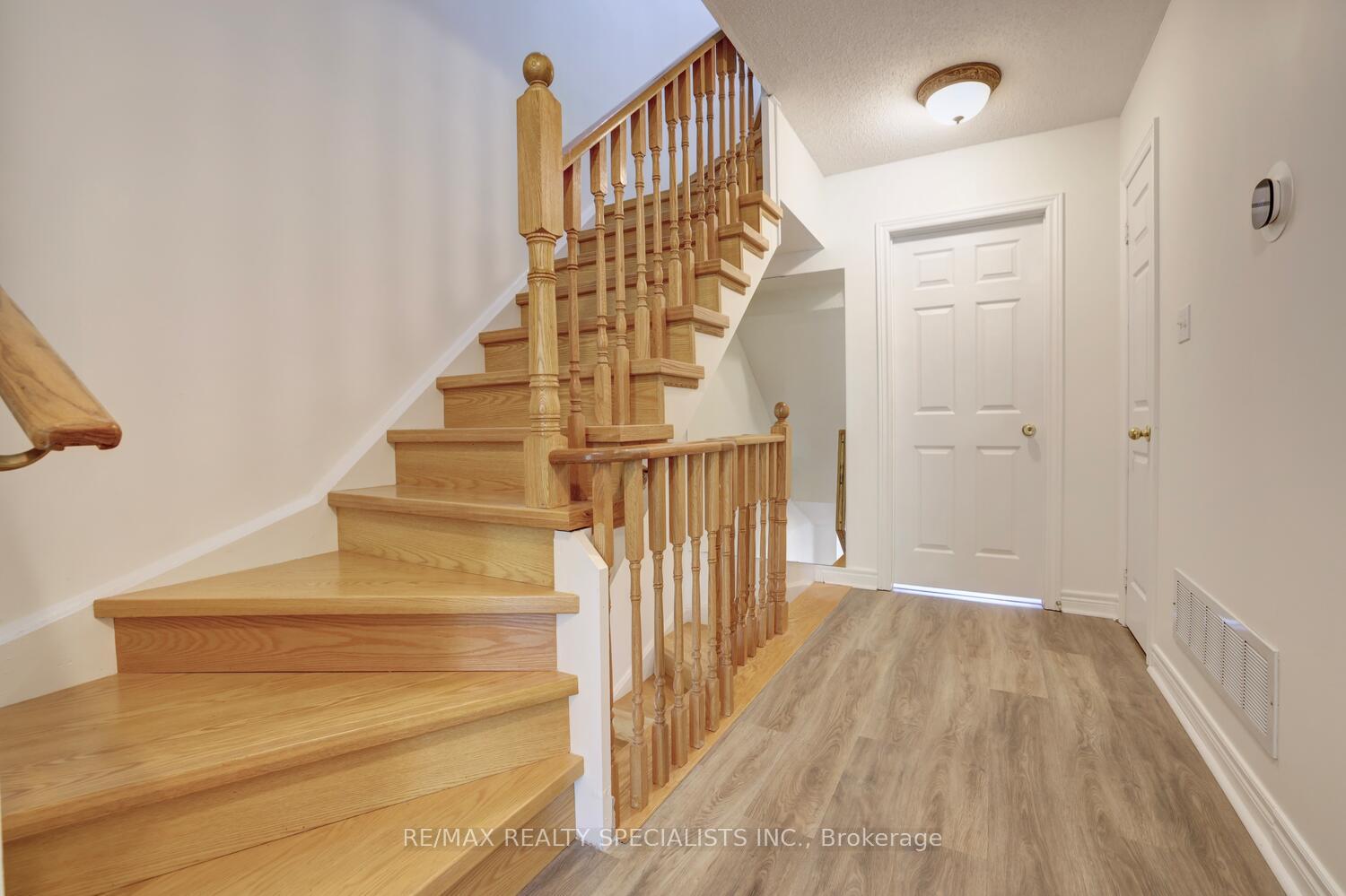 4 Bedrooms Condo at 1128 Dundas, Mississauga For sale