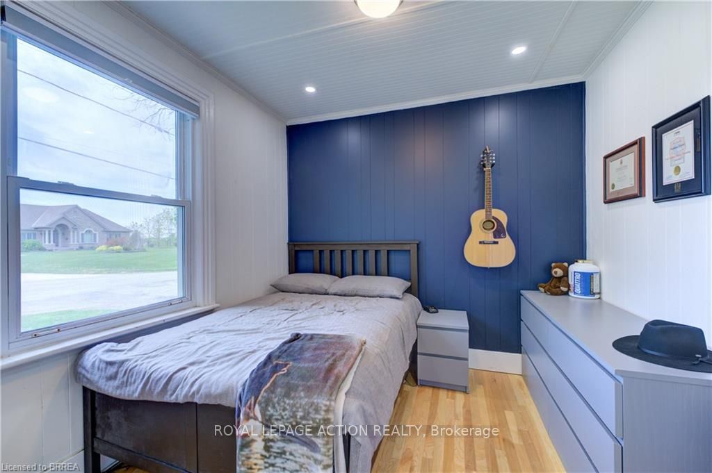9 Curtis Avenue S