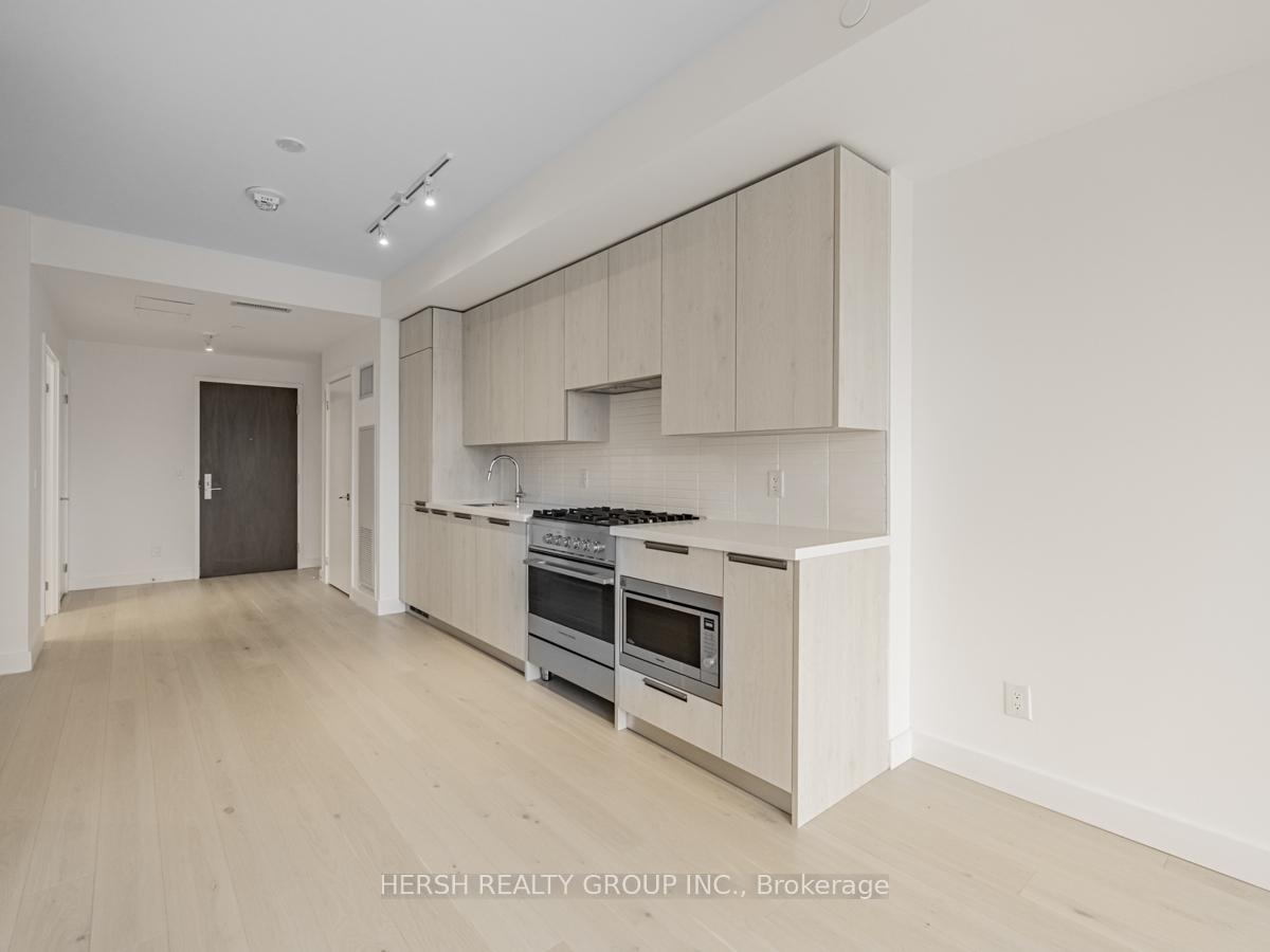 2 Bedrooms Condo at 160 Kingsway,  Toronto For sale