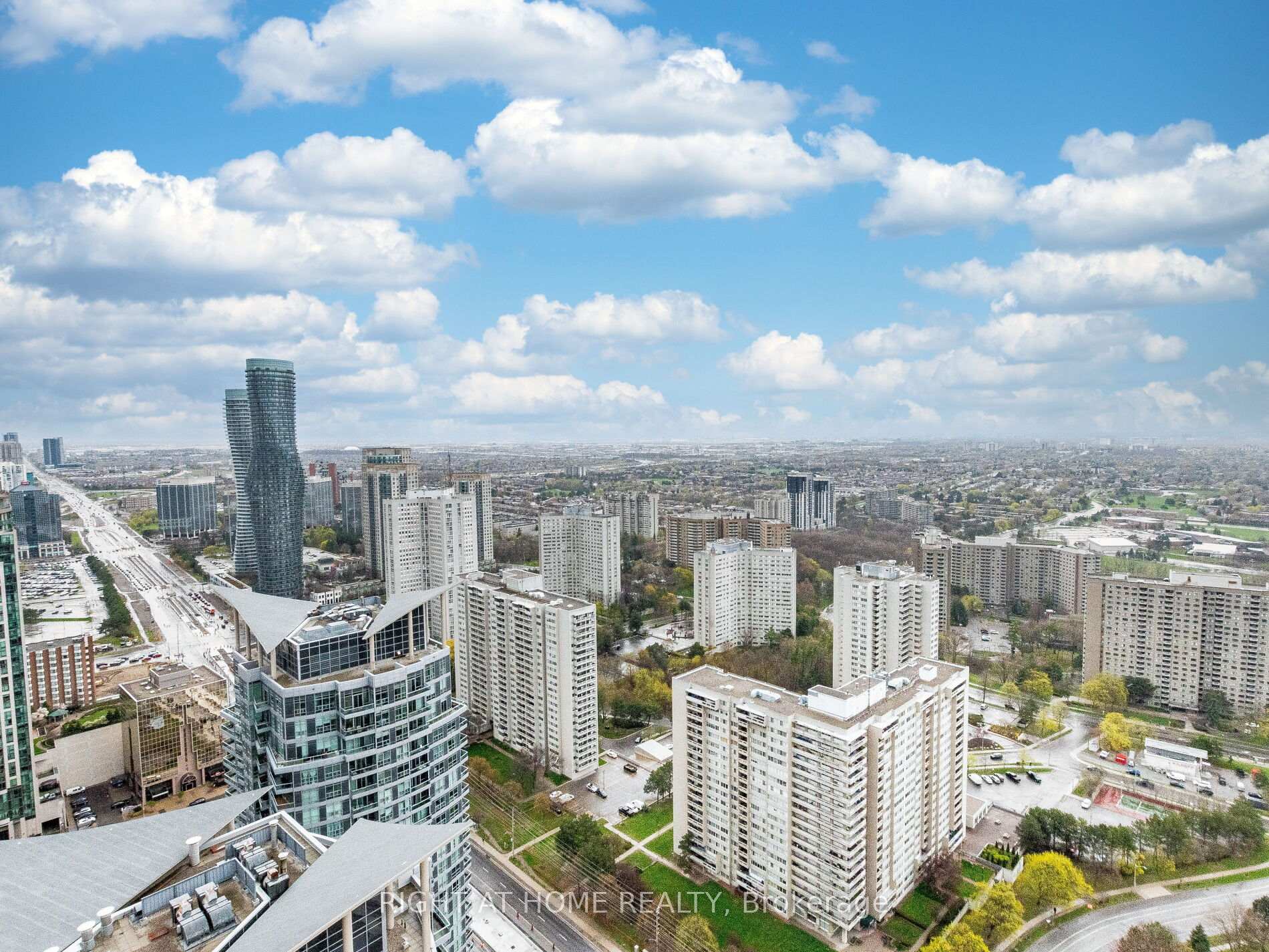 2 Bedrooms Condo at 30 Elm,  Mississauga For sale