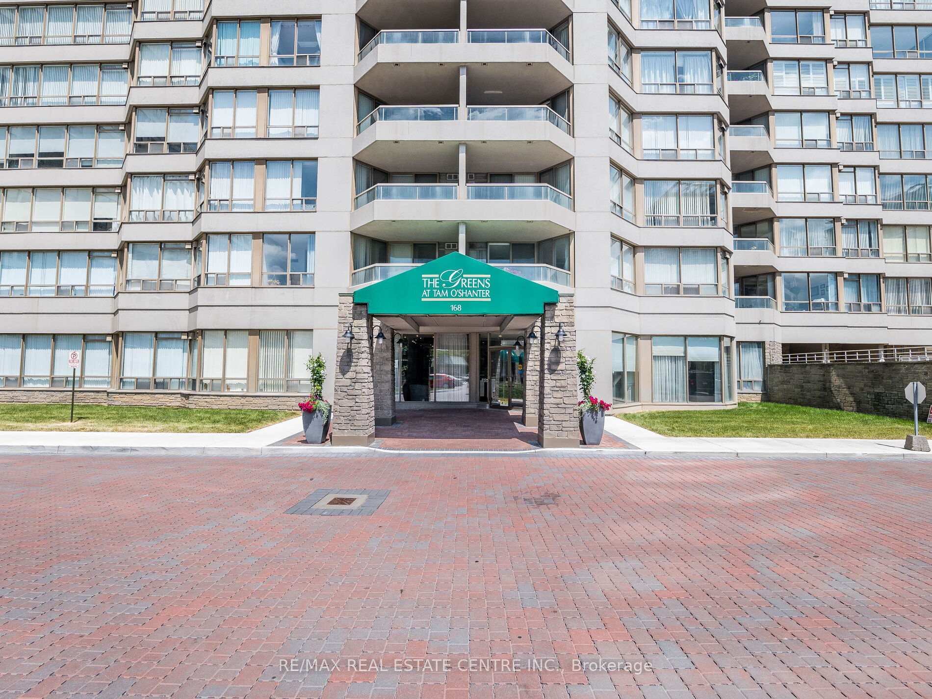 3 Bedrooms Condo at 168 Bonis, Toronto For sale