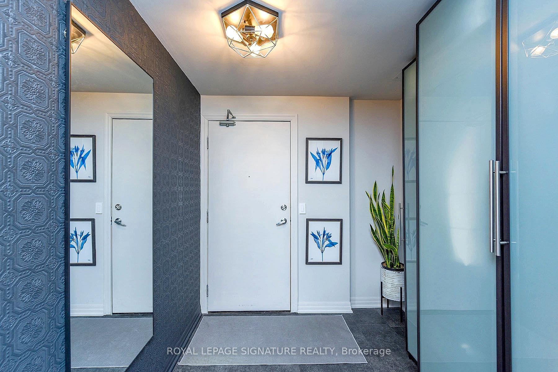 1 Bedroom Condo at 223 Webb,  Mississauga For sale