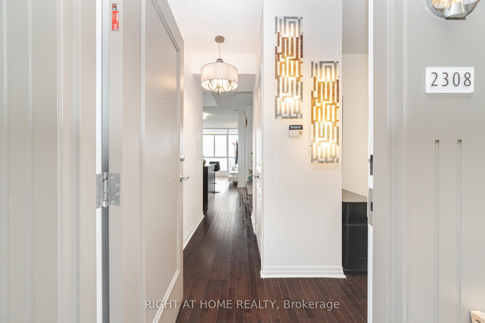2 Bedrooms Condo at 225 Webb, Mississauga For sale