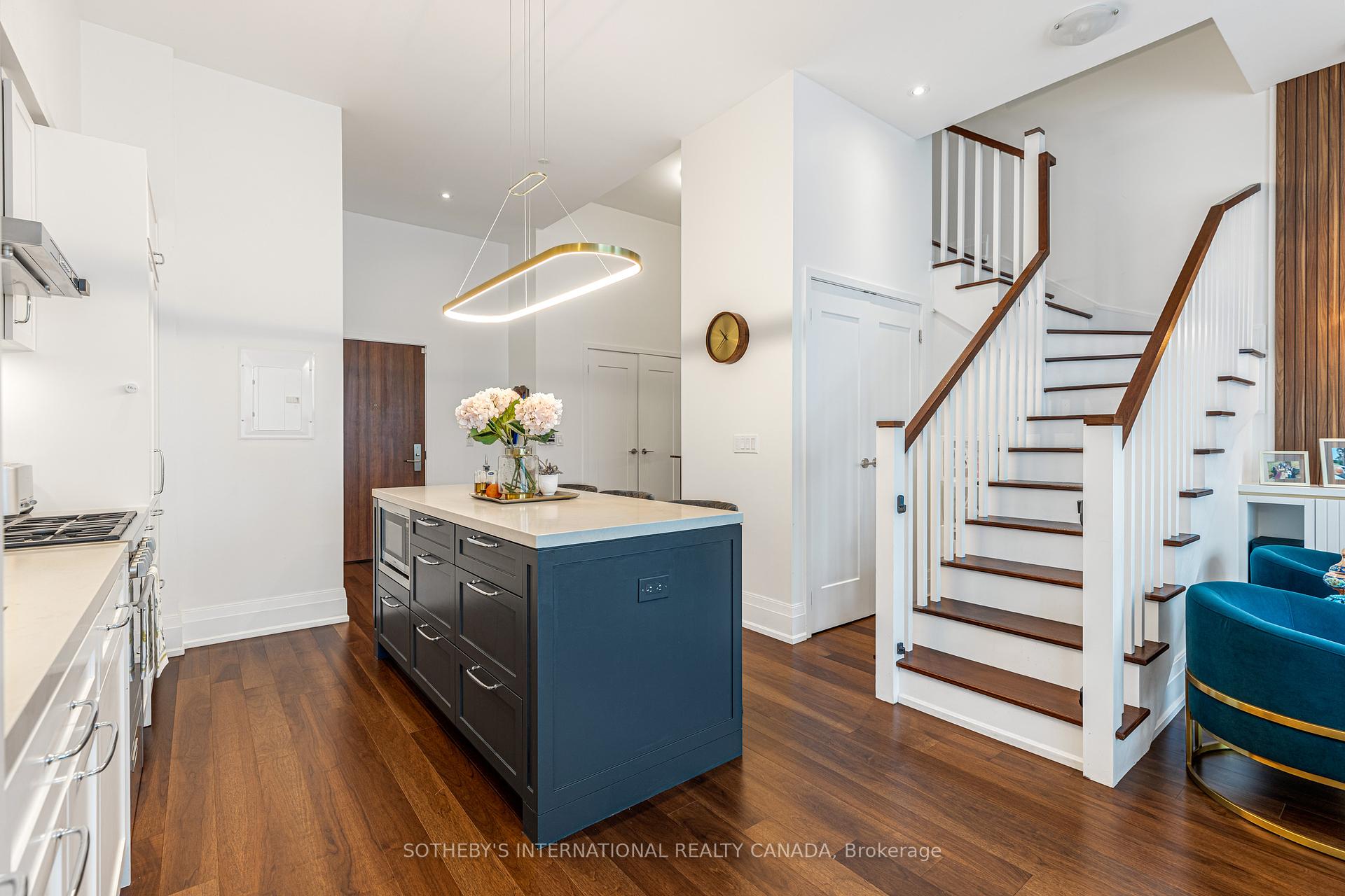 4 Bedrooms Condo at 25 Malcolm, Toronto For sale