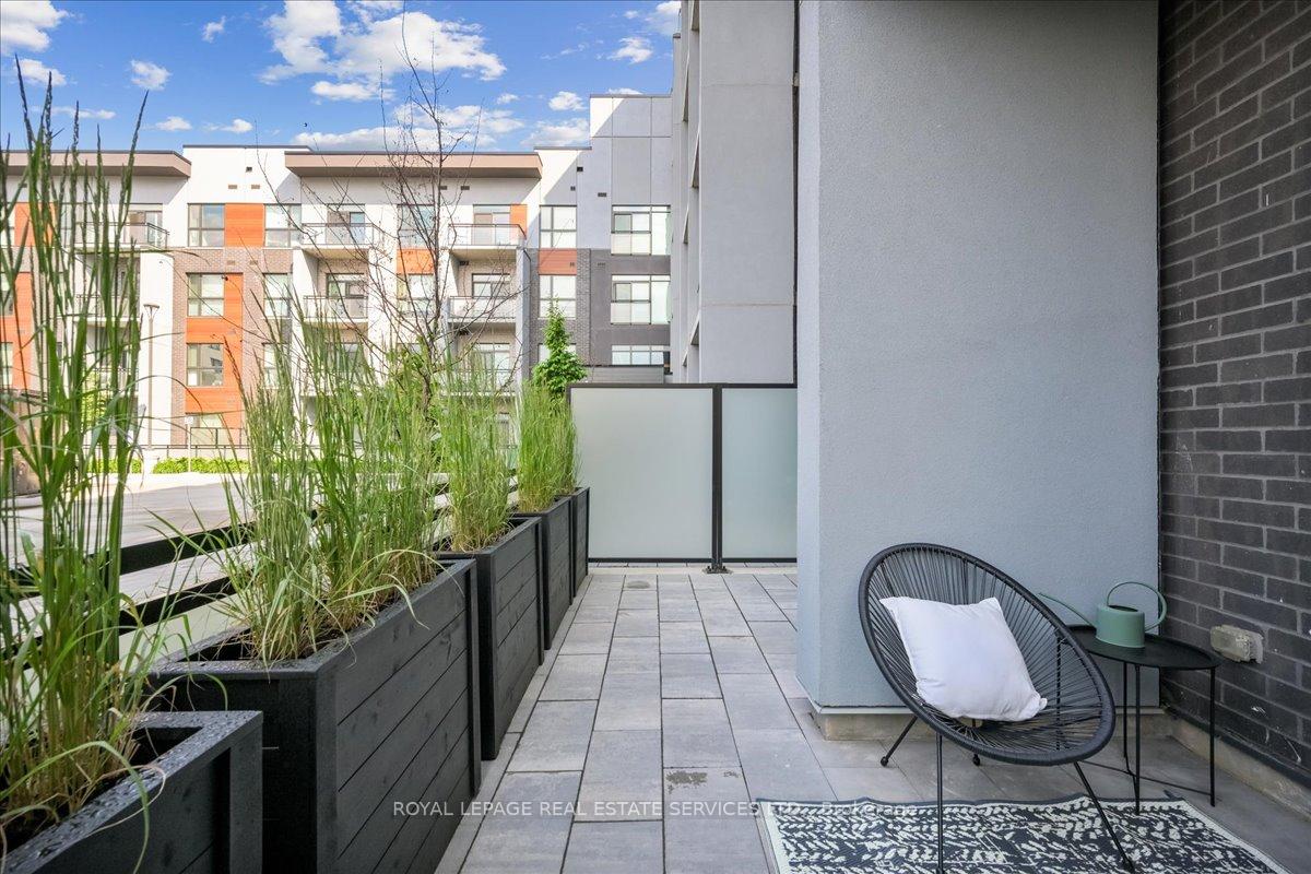 2 Bedrooms Condo at 95 DUNDAS, Oakville For sale