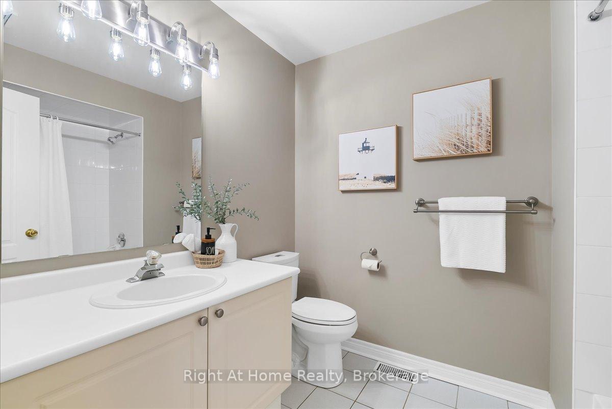 2 Bedrooms Condo at 2250 Rockingham, Oakville For sale