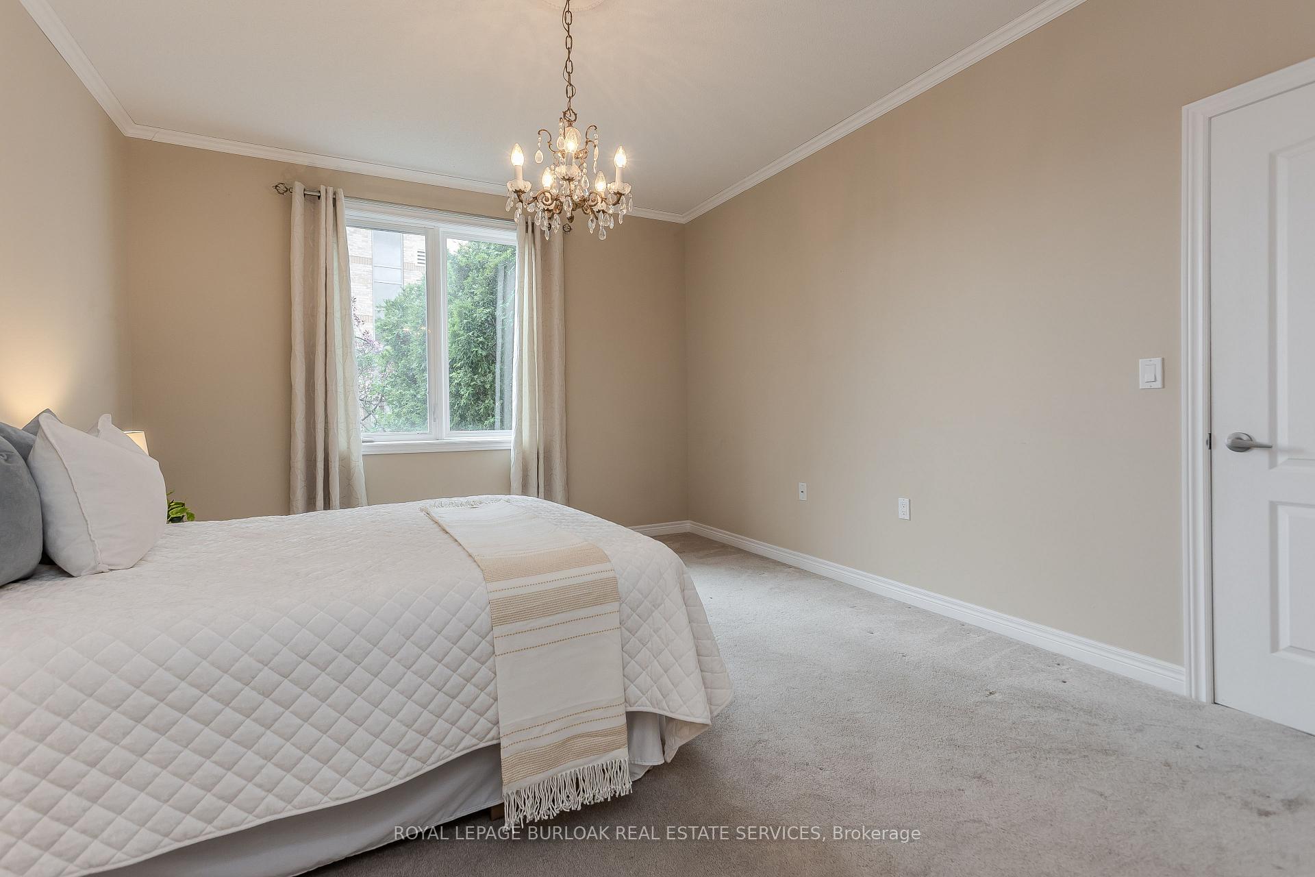 3 Bedrooms Condo at 2125 Itabashi, Burlington For sale