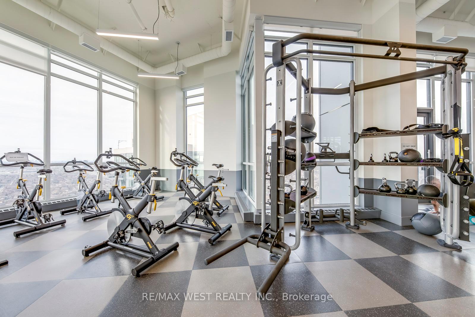 1 Bedroom Condo at 10 Park Lawn, Toronto For sale