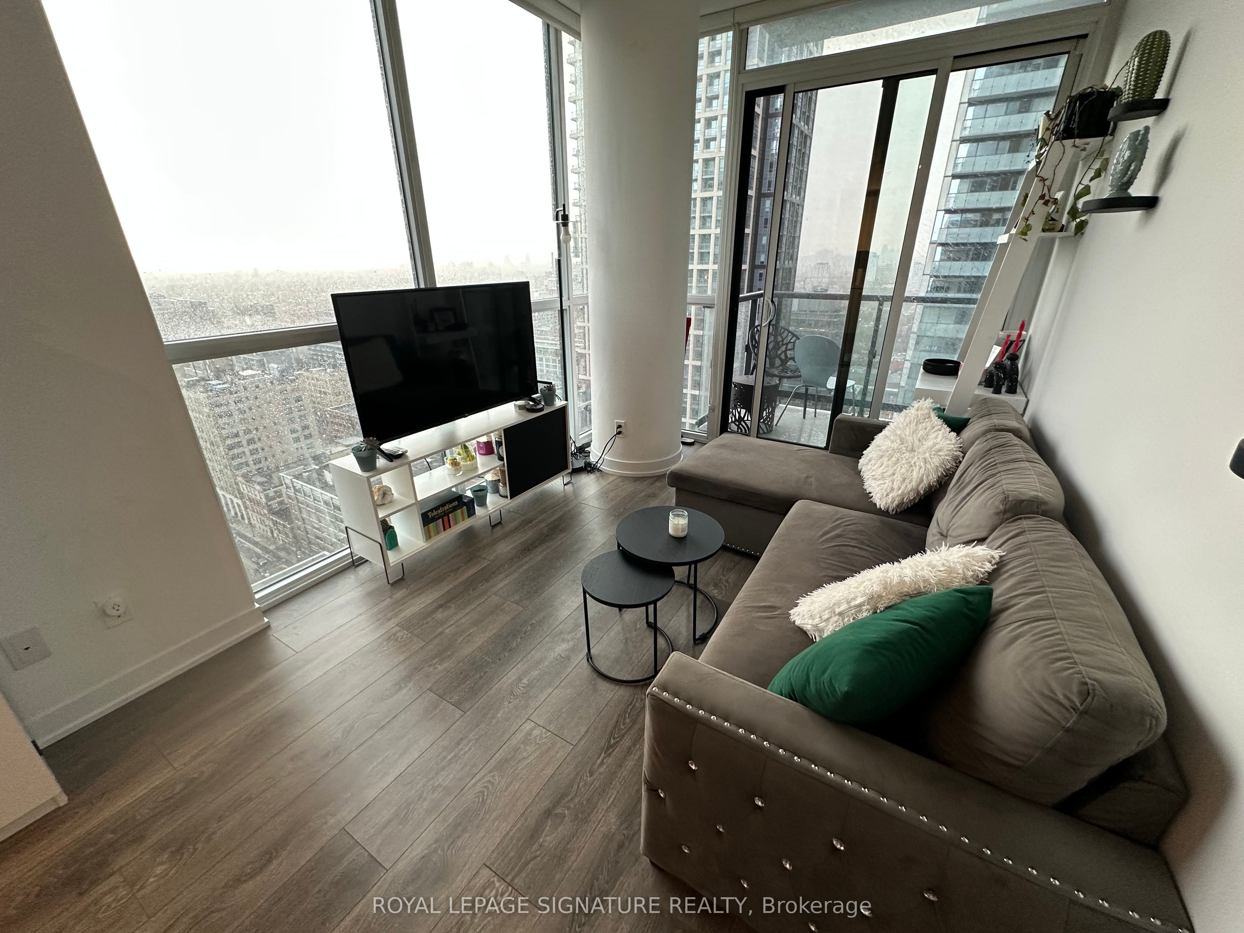 87 Peter Street, #2906