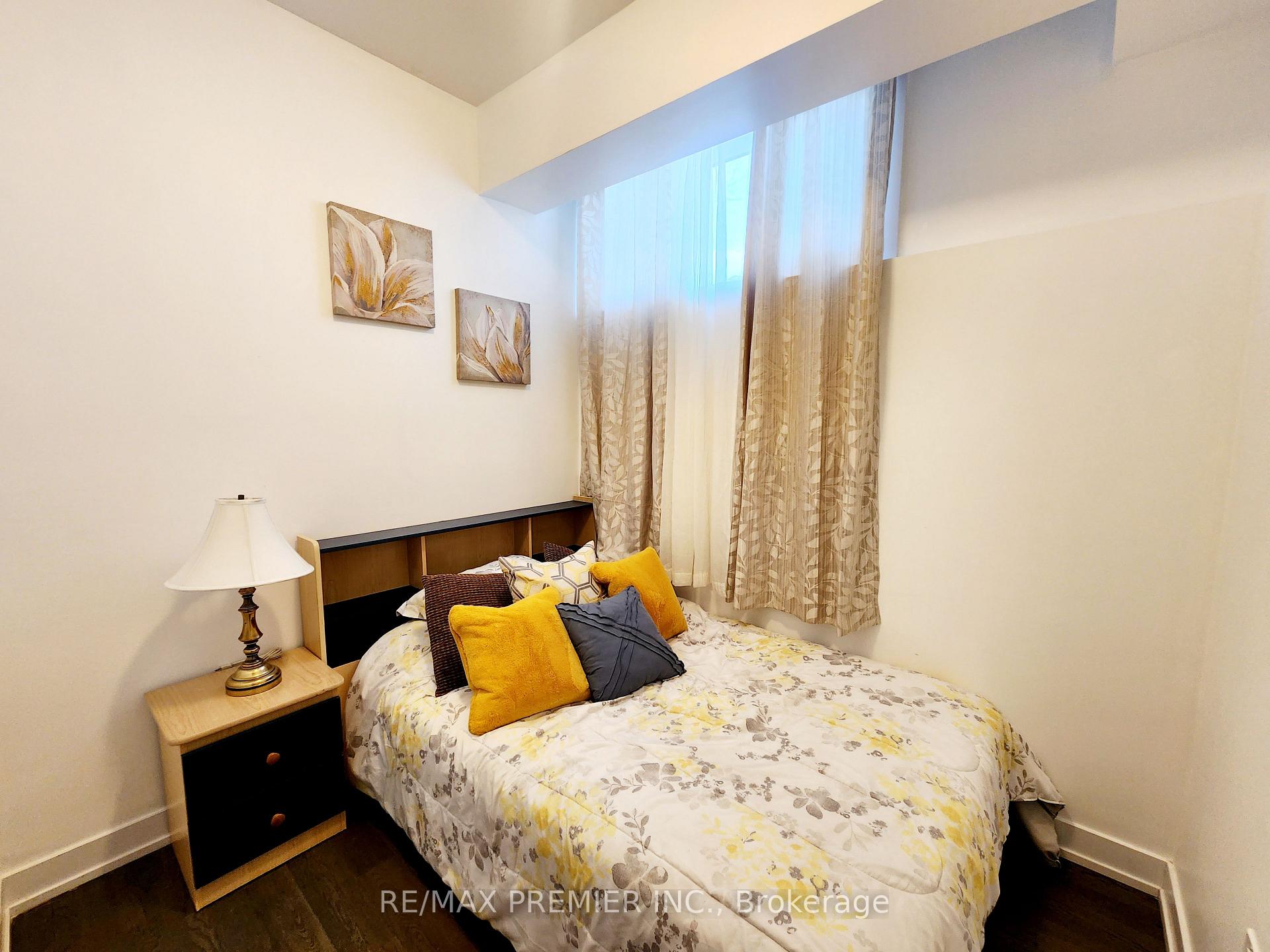 3 Bedrooms Condo at 9560 ISLINGTON,  Vaughan For sale
