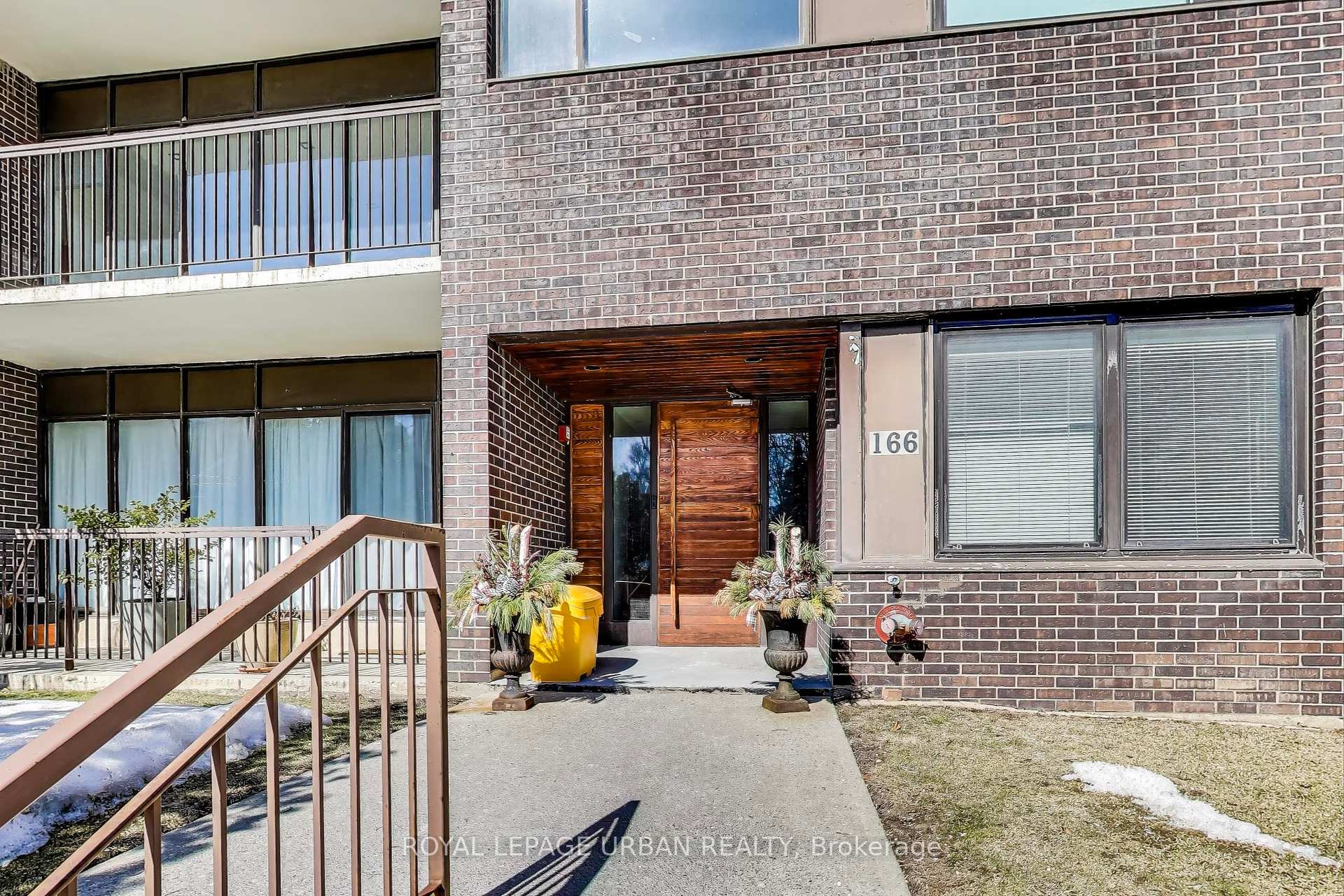 2 Bedrooms Condo at 166 Sherwood, Toronto For sale