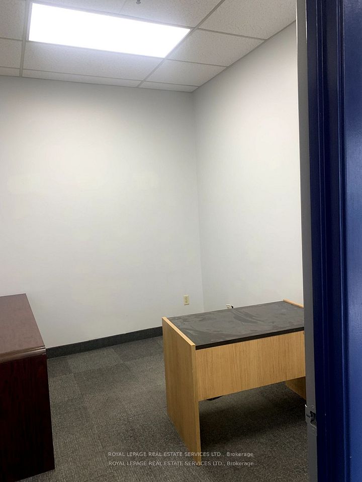 https://trreb-image.ampre.ca/df0sEDlsShbhCXMXX0fKiTOqqjlR8hTgRVE4aQUvfos/rs:fit:960:960/wm:.5:so:0:50:.4/wmsh:10/wmt:PHNwYW4gZm9yZWdyb3VuZD0nd2hpdGUnIGZvbnQ9JzY4Jz5ST1lBTCBMRVBBR0UgUkVBTCBFU1RBVEUgU0VSVklDRVMgTFRELiwgQnJva2VyYWdlPC9zcGFuPg/L3RycmViL2xpc3RpbmdzLzQwLzYwLzcwLzUzL3AvMDk5NGI1MGUtMjAzOC00ZTM0LTg5ZTktMGVlZWVjOTZiMzVmLmpwZw.jpg