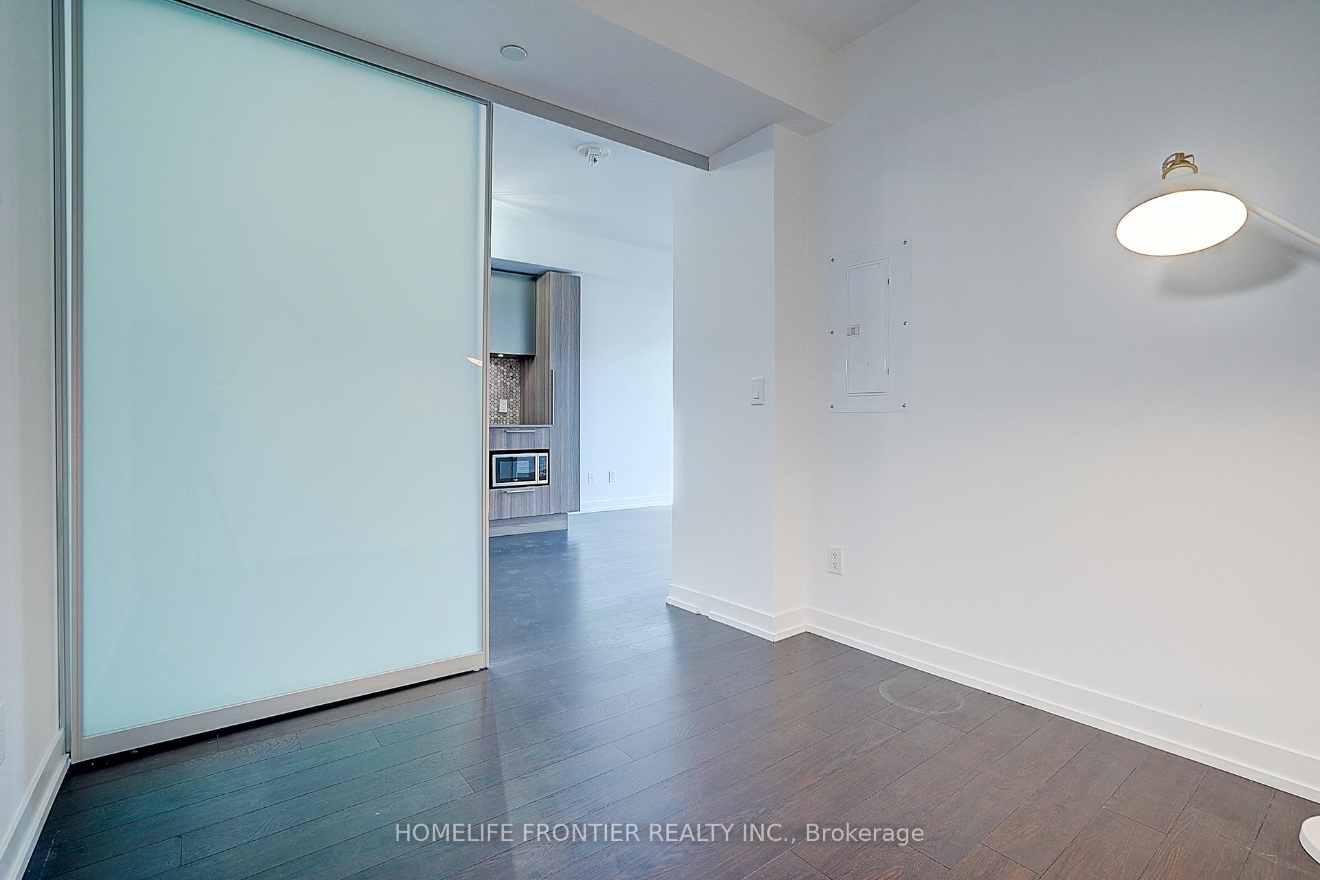 2 Bedrooms Condo at 85 Wood,  Toronto For sale