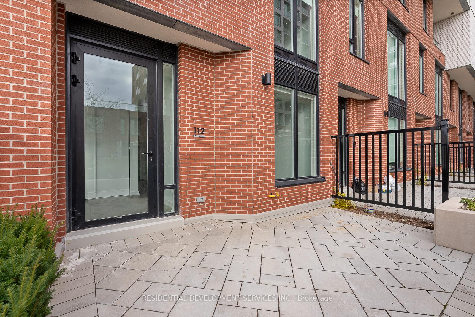 4 Bedrooms Condo at 15 Maryport,  Toronto For sale
