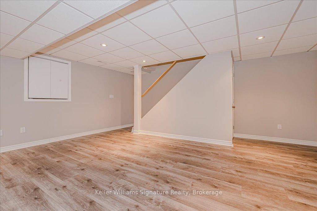 3 Bedrooms Condo at 2055 Walkers,  Burlington For sale
