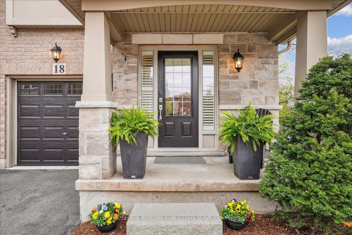 3 Bedrooms Condo at 2086 Ghent, Burlington For sale