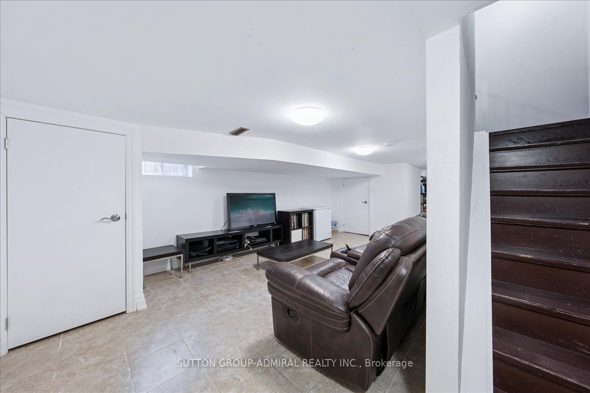 11 Bowie Avenue