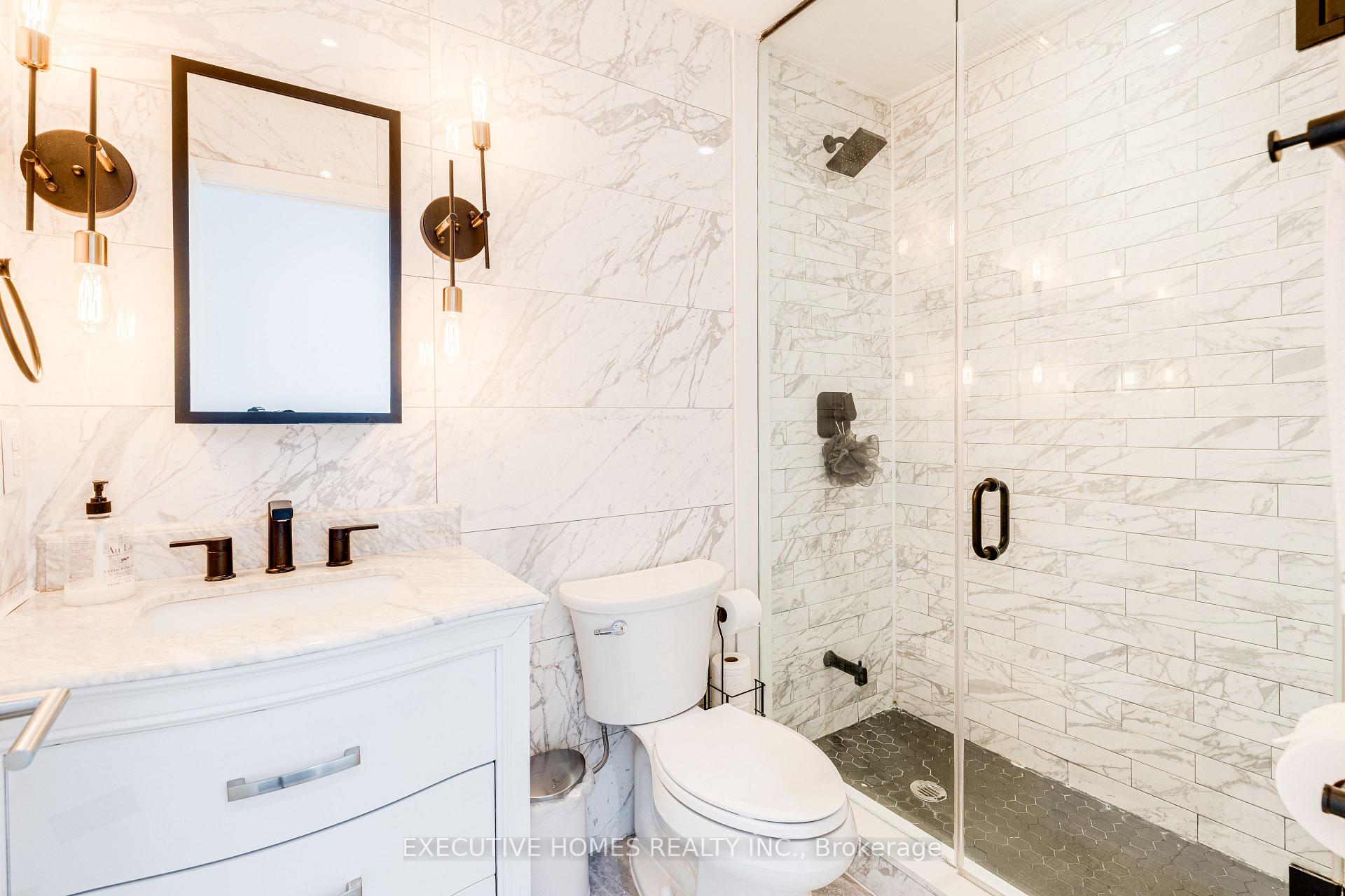 2 Bedrooms Condo at 80 John, Toronto For sale