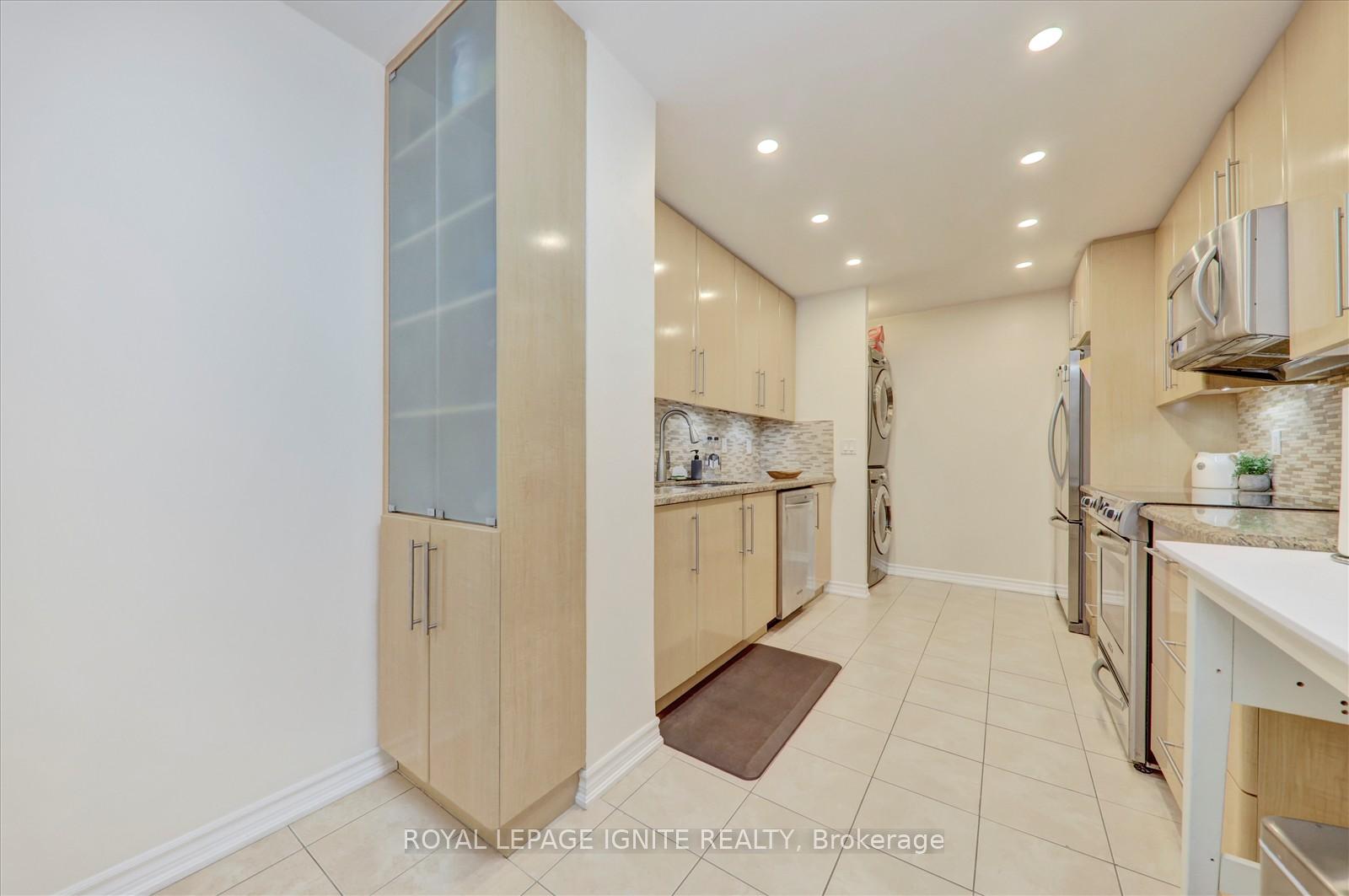 3 Bedrooms Condo at 131 Torresdale, Toronto For sale