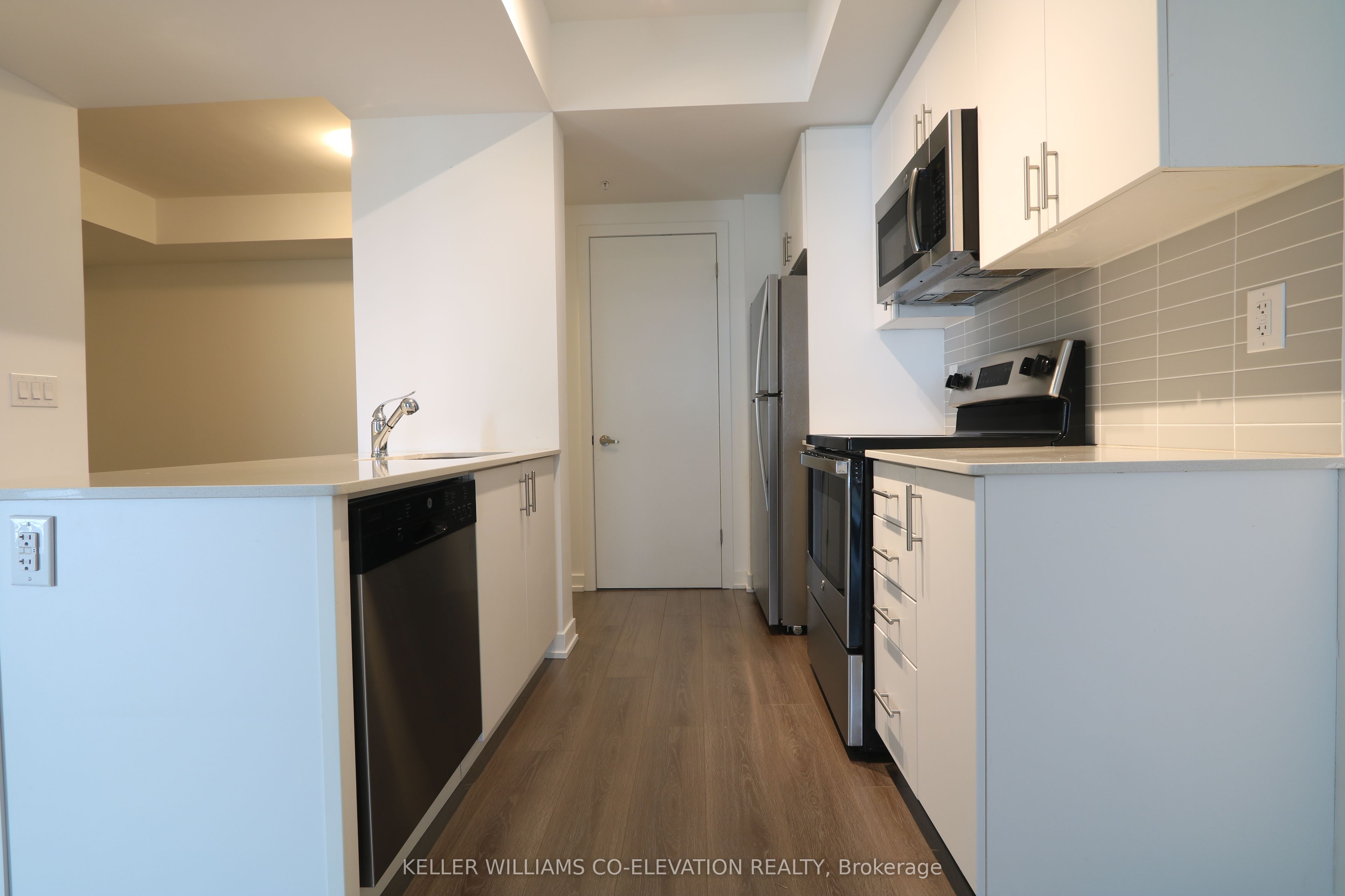 550 North Service Road, #814