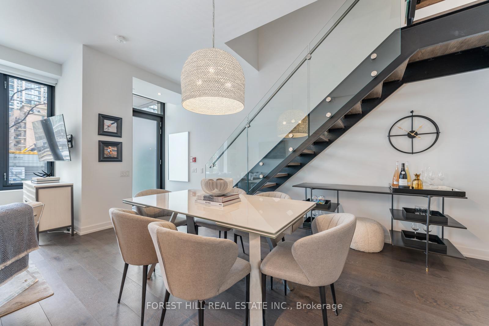 2 Bedrooms Condo at 161 Roehampton, Toronto For sale