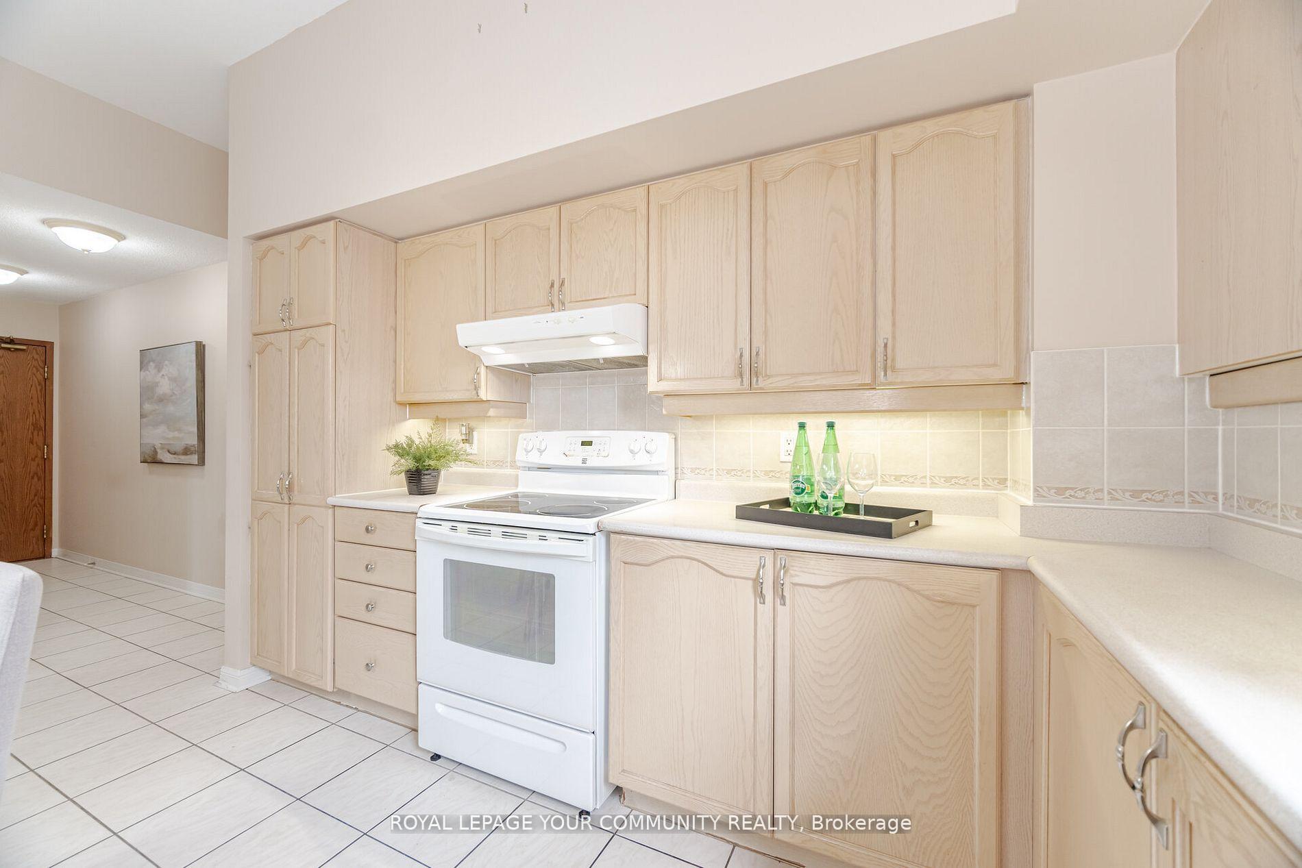 2 Bedrooms Condo at 2502 Rutherford, Vaughan For sale