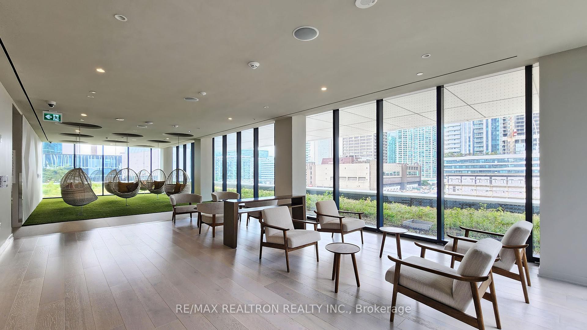 2 Bedrooms Condo at 138 Downes, Toronto For sale