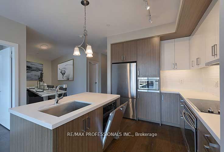 3 Bedrooms Condo at 1575 Lakeshore, Mississauga For sale