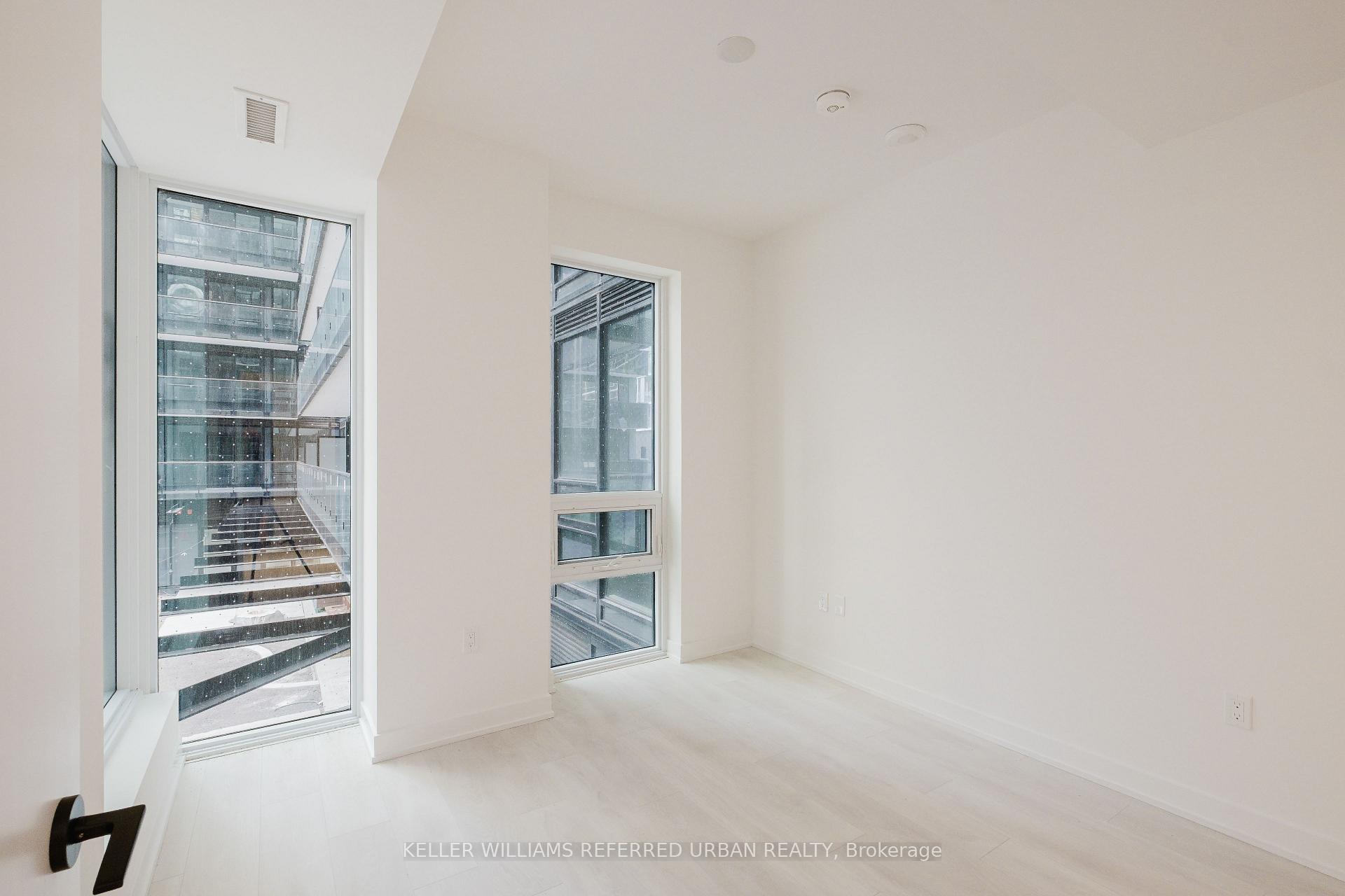 3 Bedrooms Condo at 127 Broadway, Toronto For sale