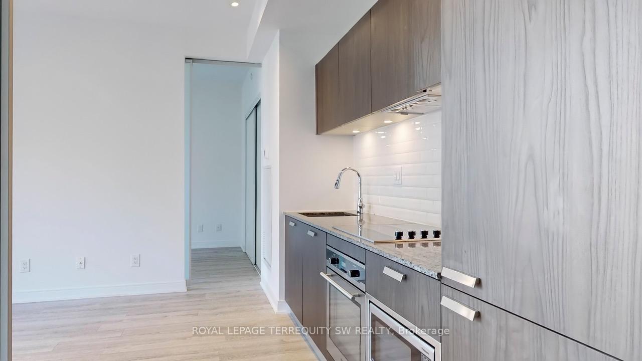 2 Bedrooms Condo at 50 Charles, Toronto For sale