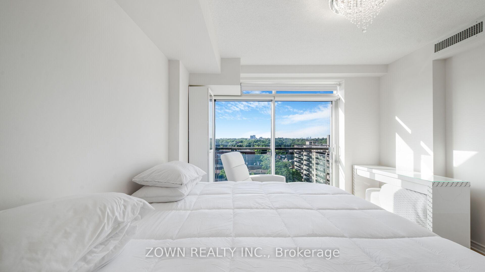 3 Bedrooms Condo at 15 Maplewood, Toronto For sale