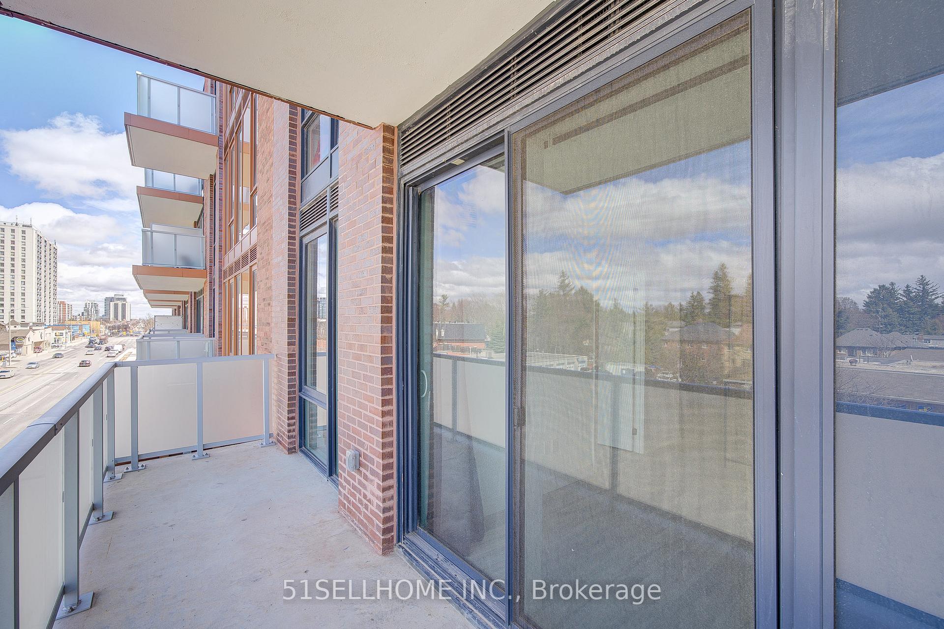 2 Bedrooms Condo at 215 Lakeshore,  Mississauga For sale