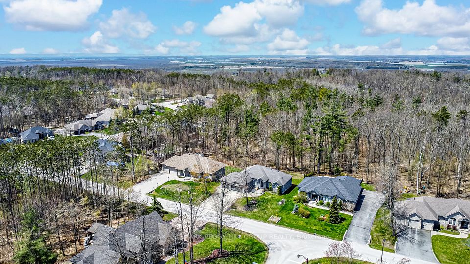 6 Collins Lane, Springwater, ON L9X 0H4