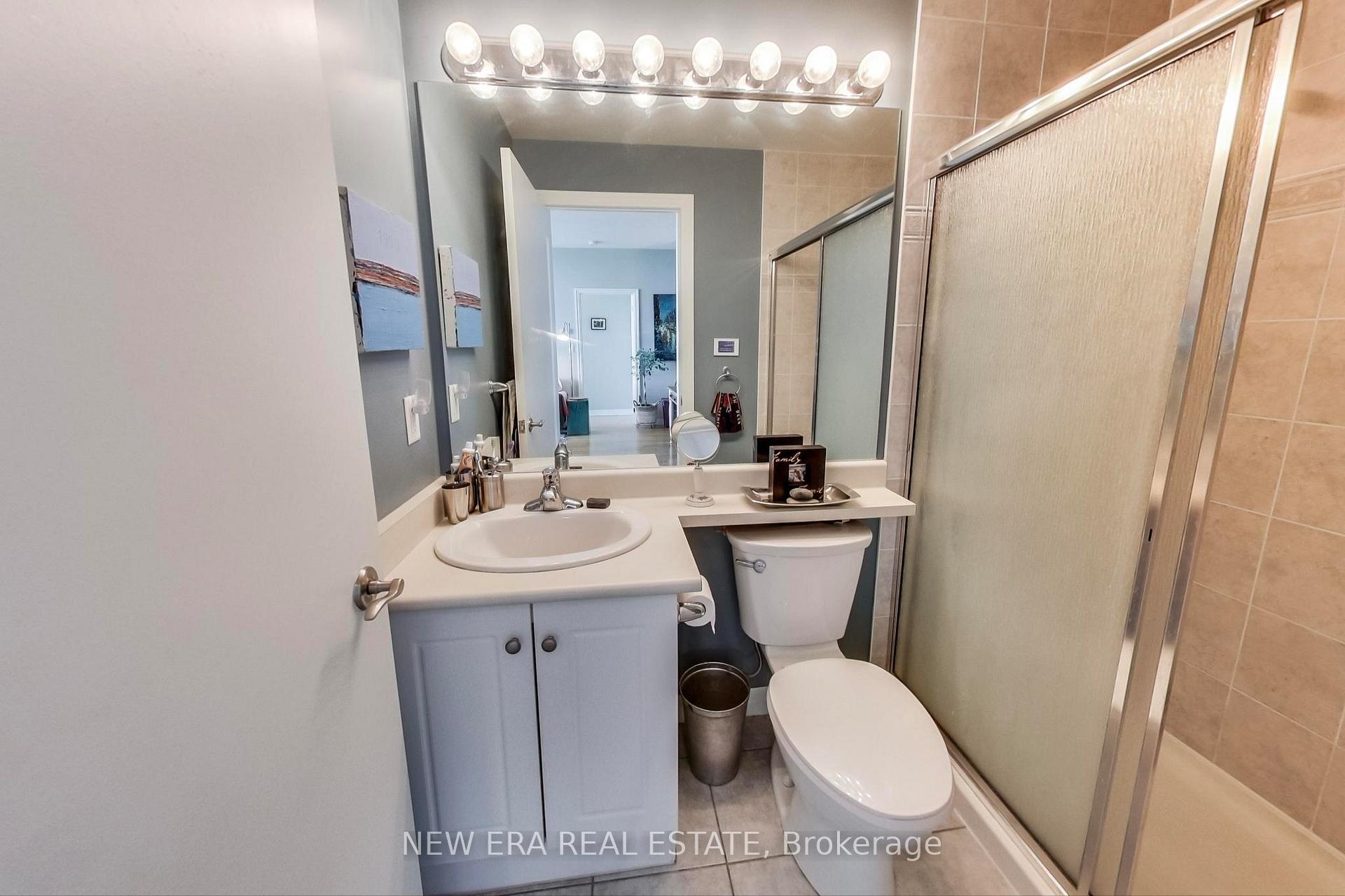 3 Bedrooms Condo at 1359 Rathburn, Mississauga For sale