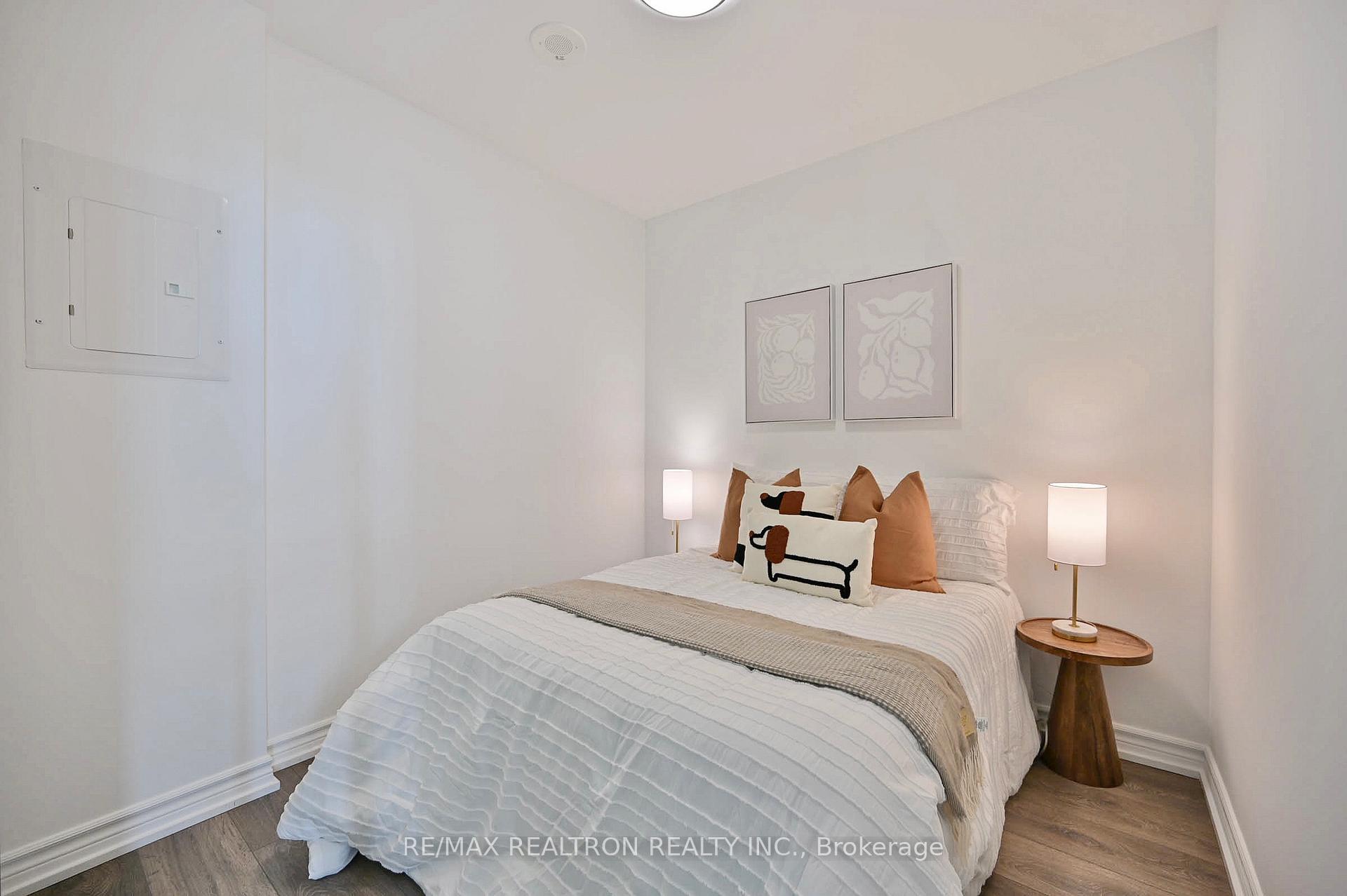 2 Bedrooms Condo at 36 Forest Manor, Toronto For sale