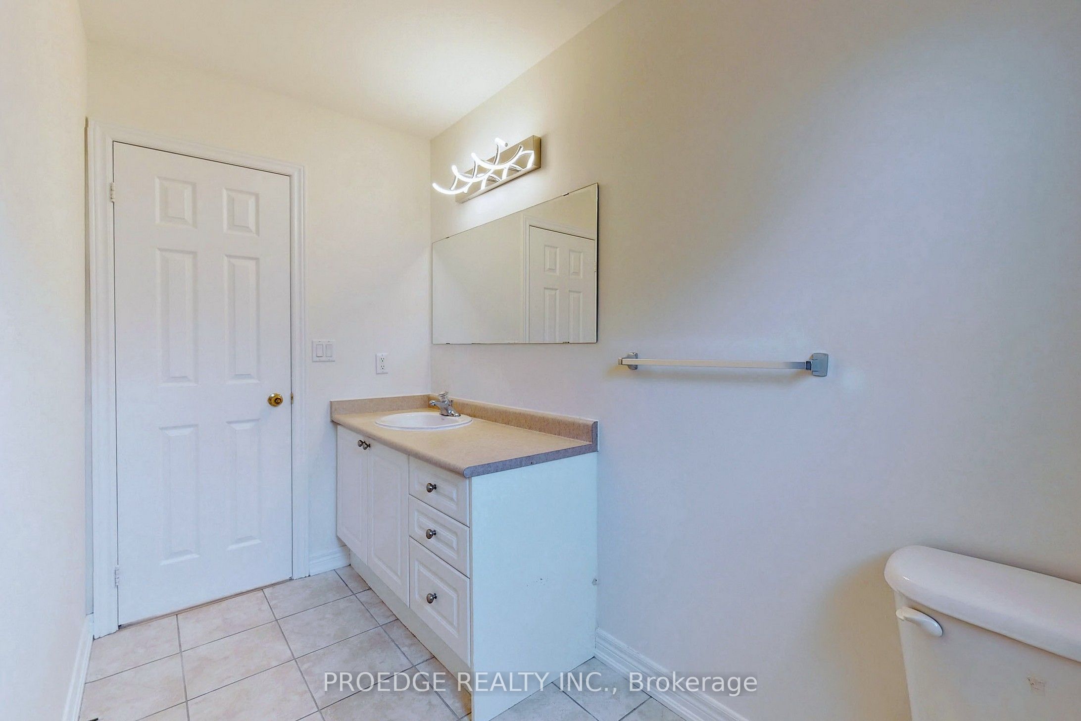 26 Aylesworth Avenue