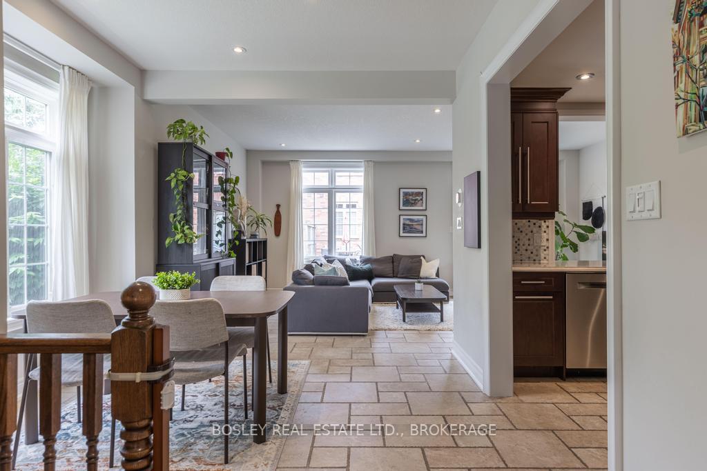 3 Bedrooms Condo at 2282 Orchard, Burlington For sale
