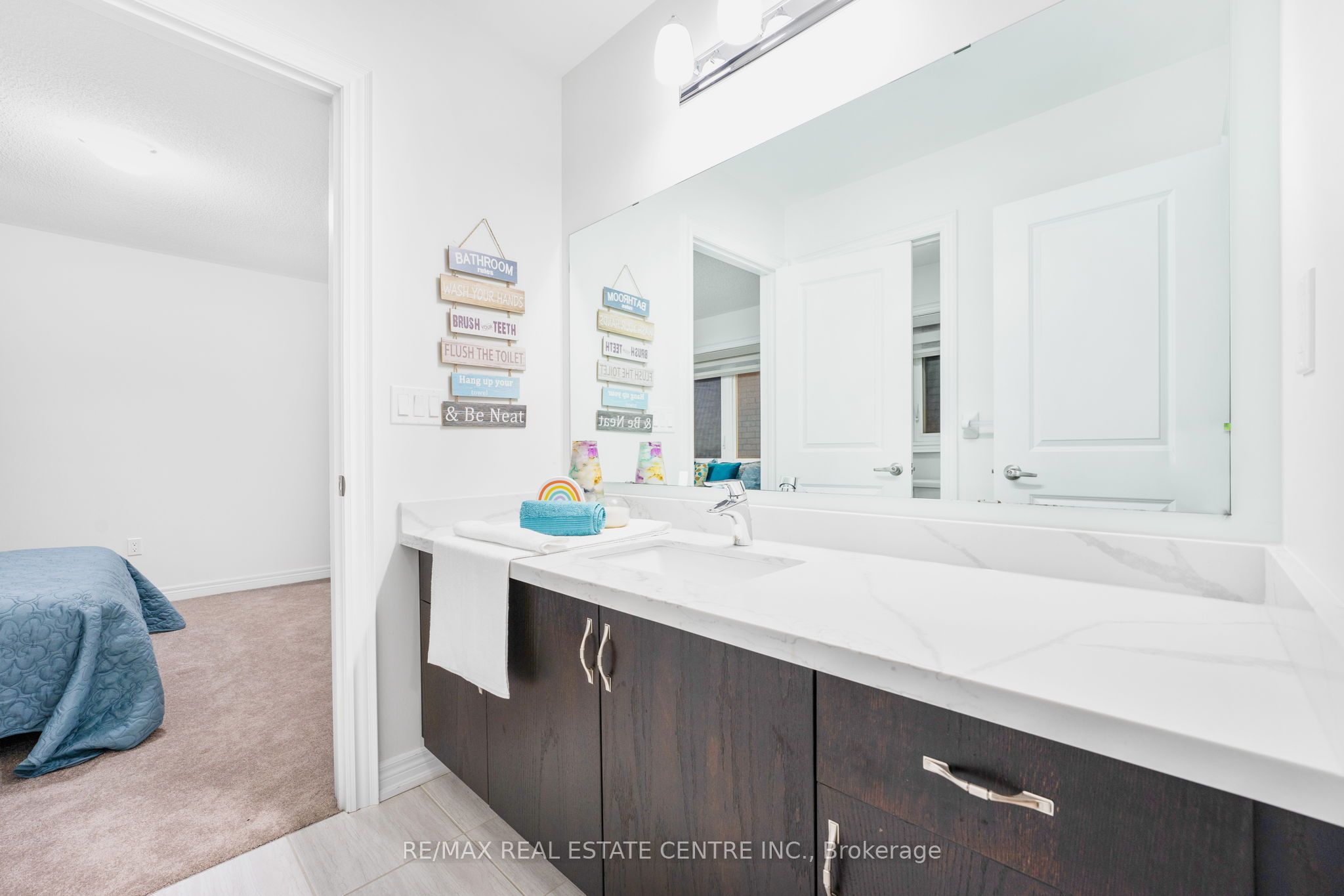 5 Forsyth Crescent E