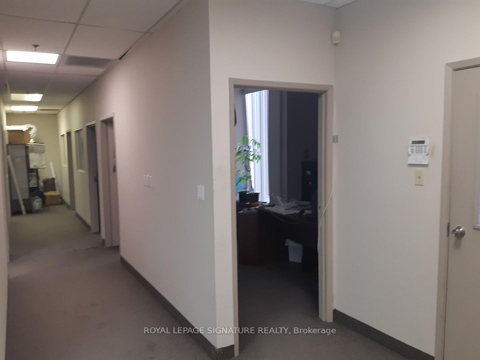 https://trreb-image.ampre.ca/dimYVuwfzt2JWzy2FMTCiywanNVKTWrz__skueA8KOA/rs:fit:960:960/wm:.5:so:0:50:.4/wmsh:10/wmt:PHNwYW4gZm9yZWdyb3VuZD0nd2hpdGUnIGZvbnQ9JzY4Jz5ST1lBTCBMRVBBR0UgU0lHTkFUVVJFIFJFQUxUWSwgQnJva2VyYWdlPC9zcGFuPg/L3RycmViL2xpc3RpbmdzLzQwLzQ4LzQ0LzA0L3AvMTU3NTA0OGUtZjY4My00Mjk4LWI3NmUtMWE4NGNmYzQyMDJiLmpwZw.jpg