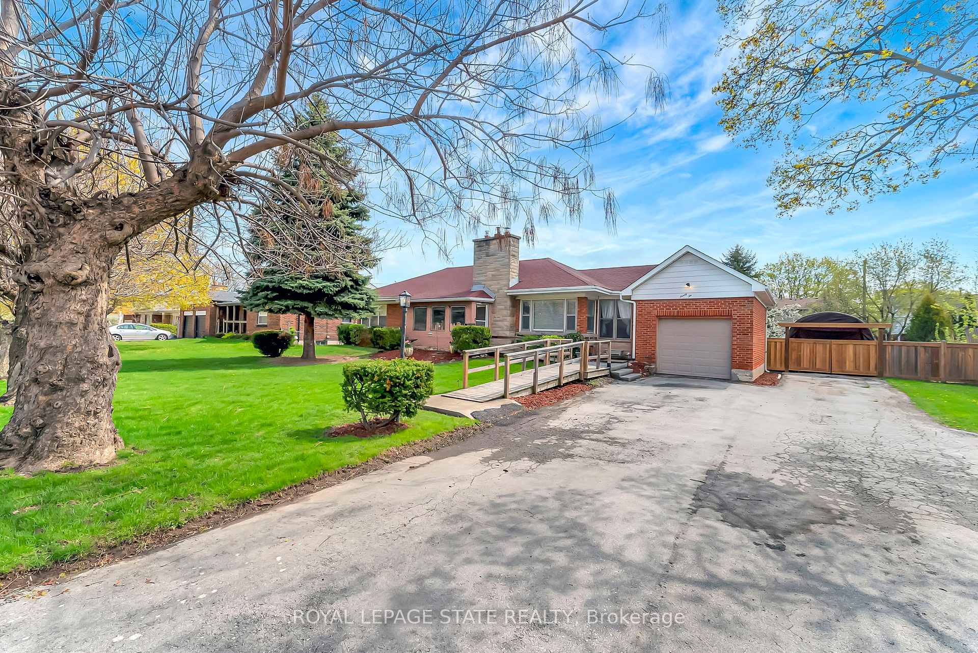 96 Gray Road, Hamilton, ON L8G 3V1