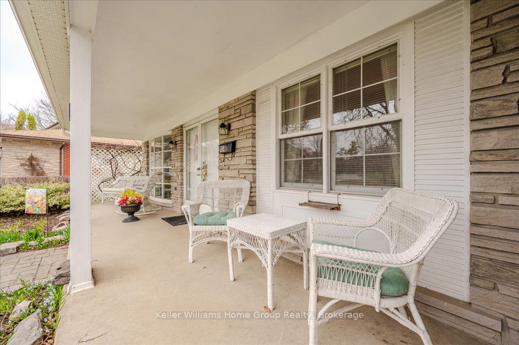 21 Kingsley Court, Guelph, ON N1E 1E2