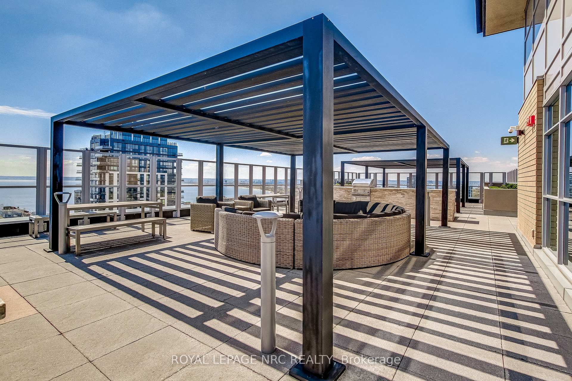 2 Bedrooms Condo at 2025 Maria, Burlington For sale